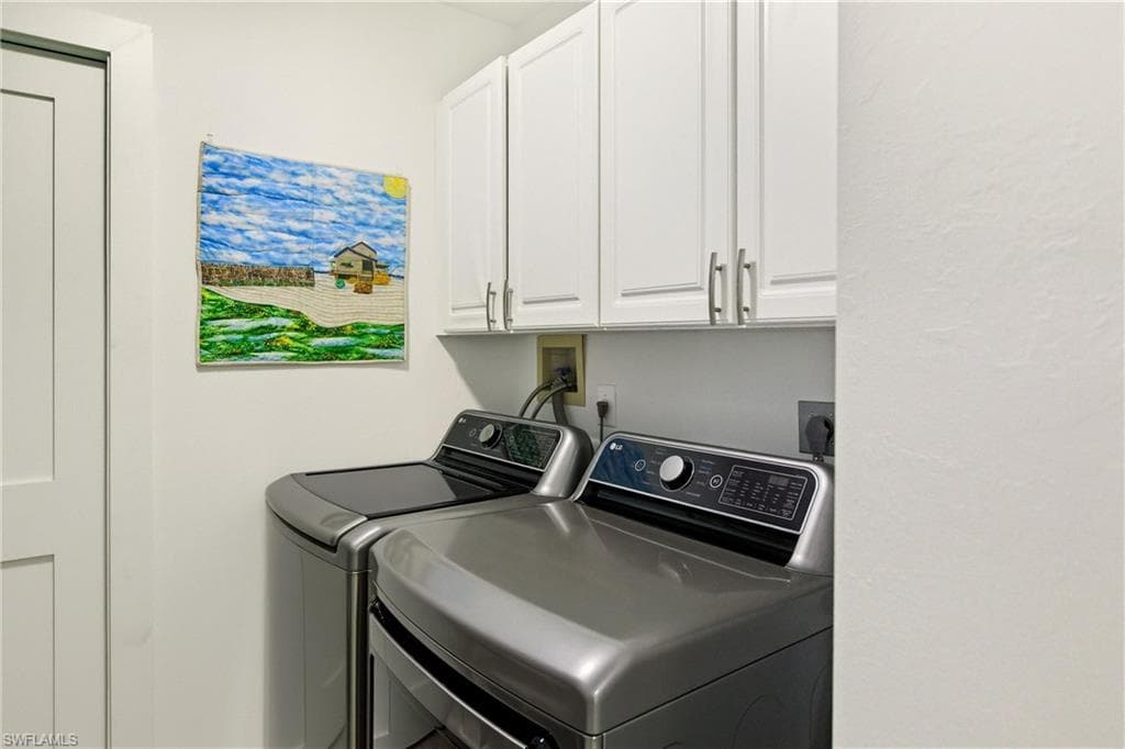 688 Wiggins Lake DR # 201, NAPLES FL 34110-24