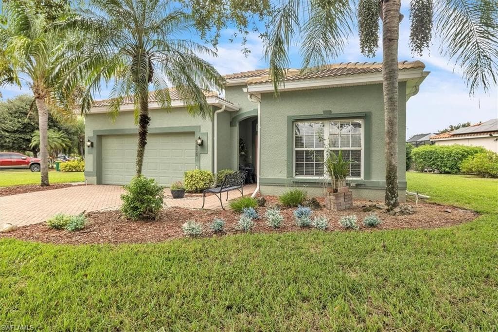2673 Fishtail Palm CT, NAPLES FL 34120-2