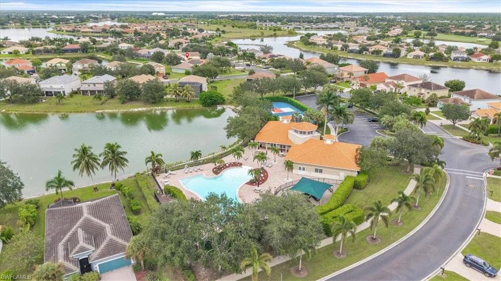 2673 Fishtail Palm CT, NAPLES FL 34120-33