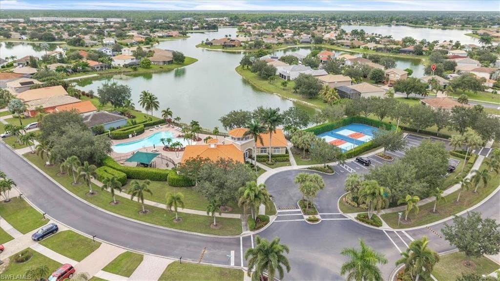 2673 Fishtail Palm CT, NAPLES FL 34120-32