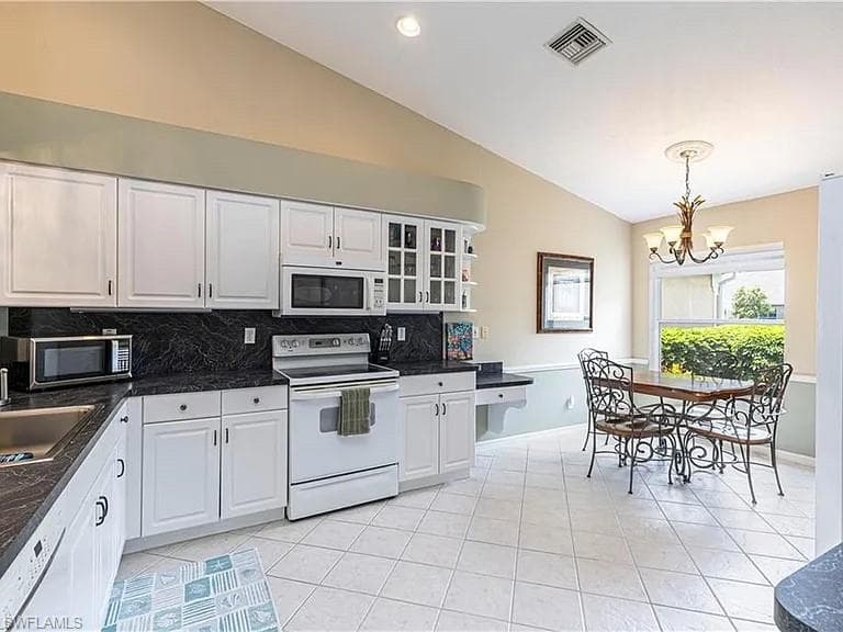 5595 Greenwood CIR # 92, NAPLES FL 34112-19