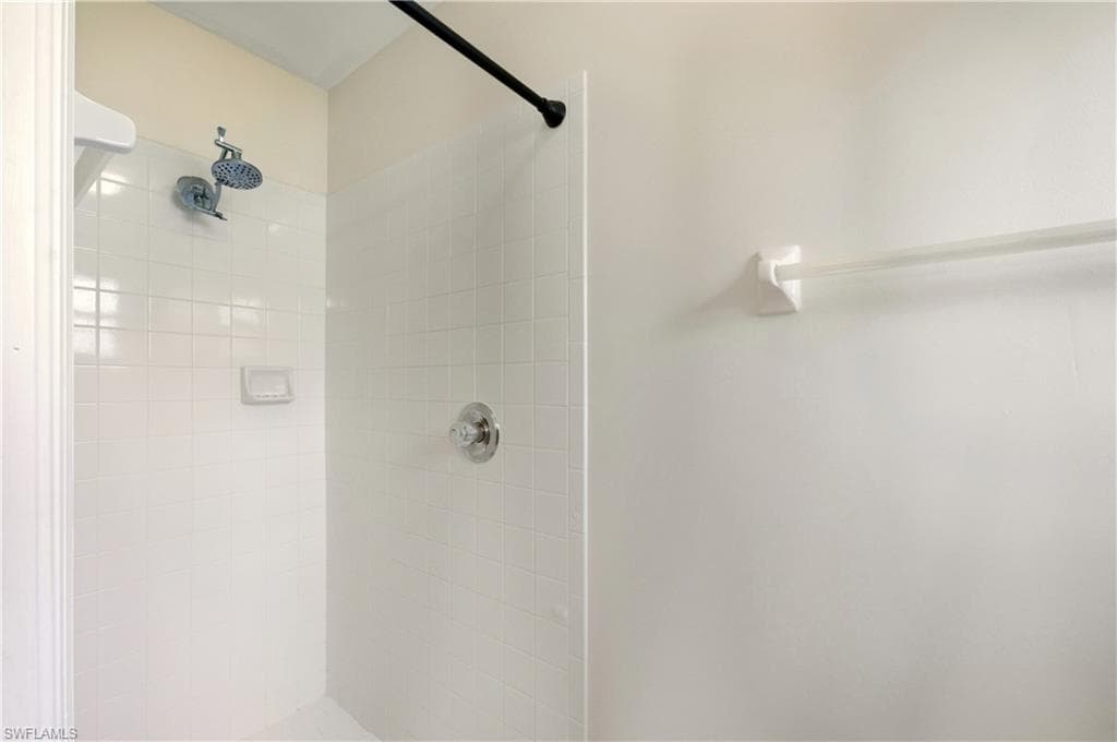 6222 Shadowood CIR, NAPLES FL 34112-15