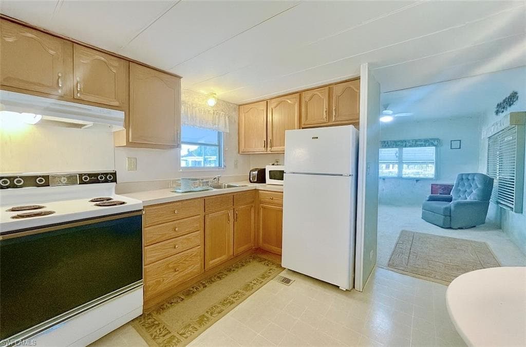 112 Cape Sable DR, NAPLES FL 34104-4