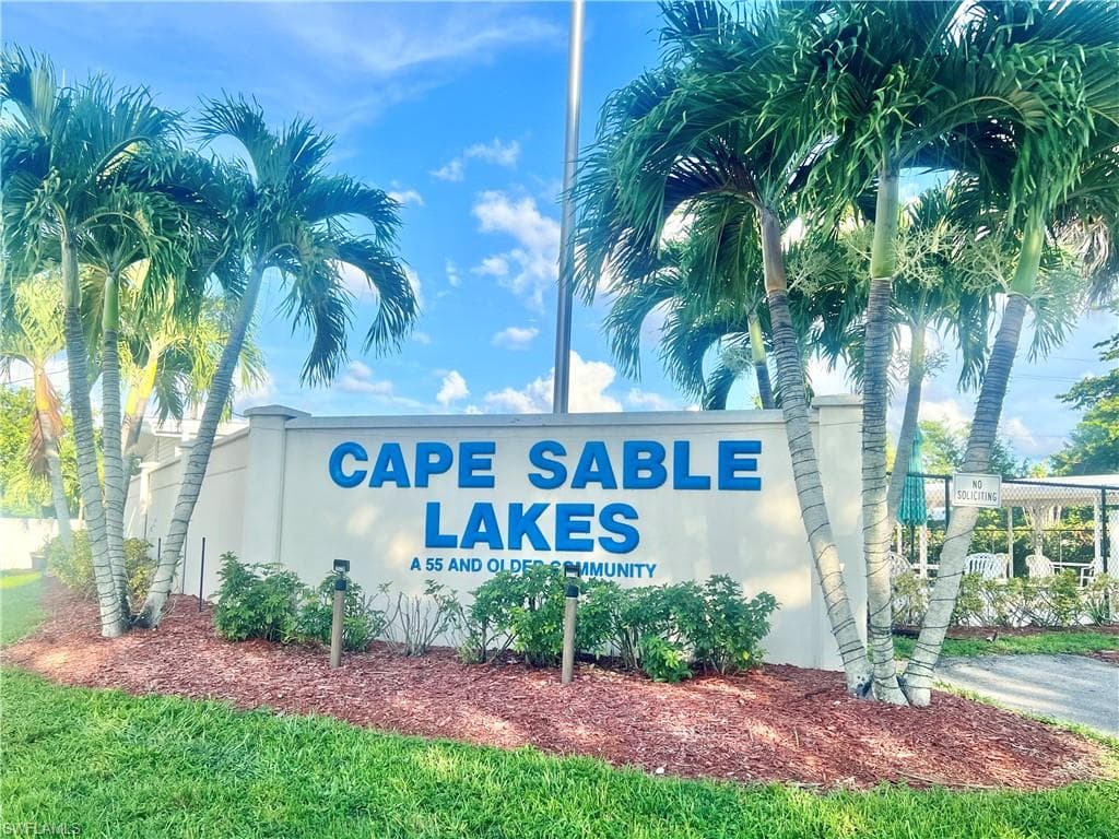 112 Cape Sable DR, NAPLES FL 34104-34