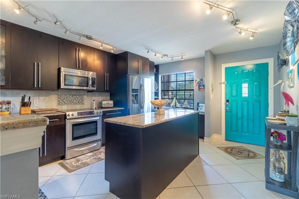 5535 Rattlesnake Hammock RD # 205, NAPLES FL 34113-4