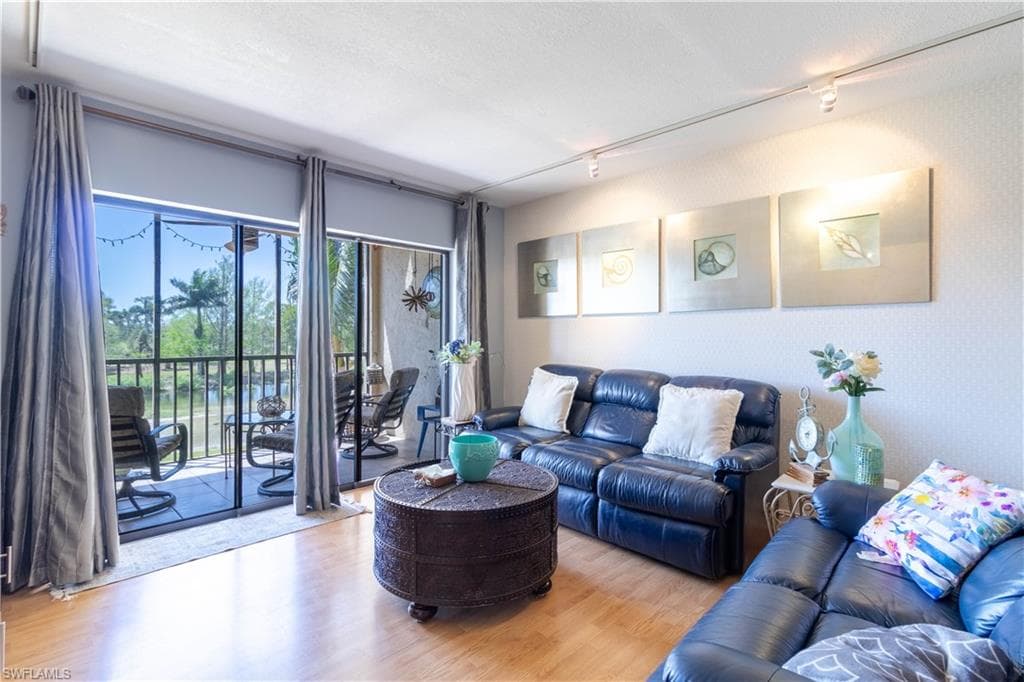 5535 Rattlesnake Hammock RD # 205, NAPLES FL 34113-8