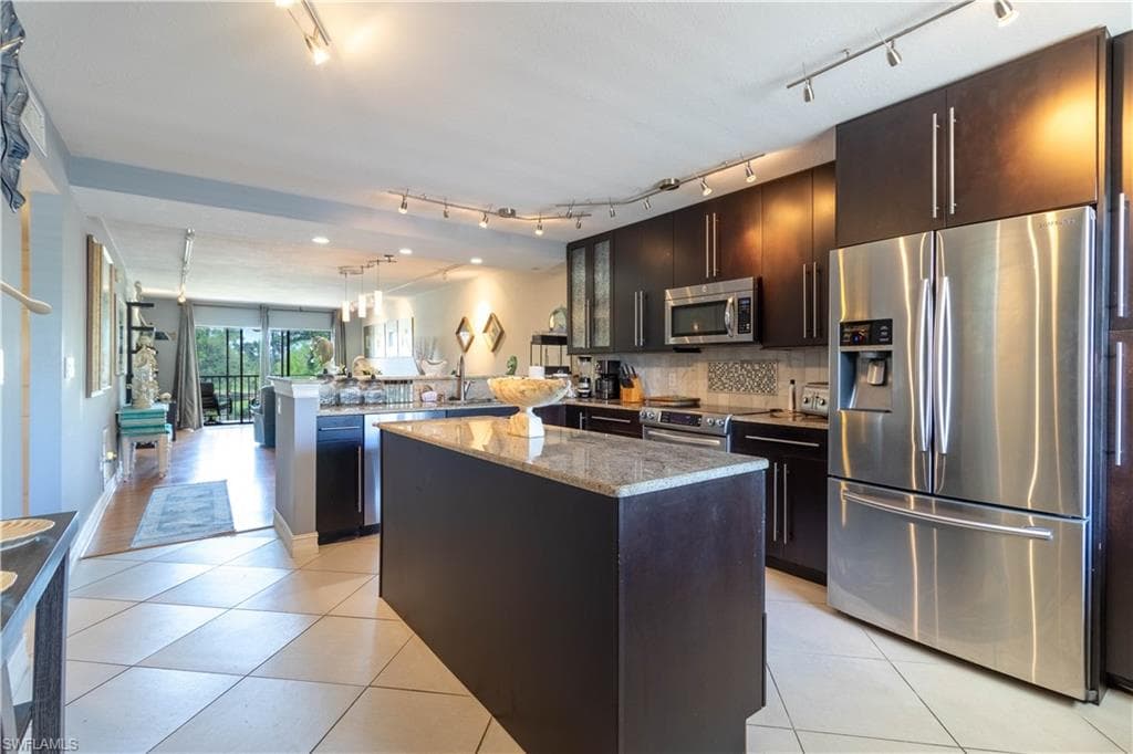 5535 Rattlesnake Hammock RD # 205, NAPLES FL 34113-3