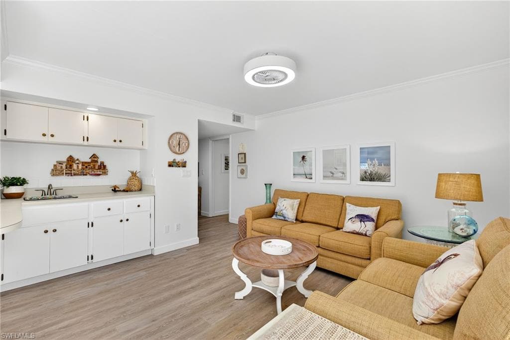 521 Lake Louise CT # 103, NAPLES FL 34110-23