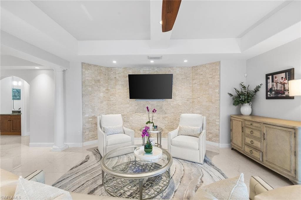 583 Avellino Isles CIR # 202, NAPLES FL 34119-5