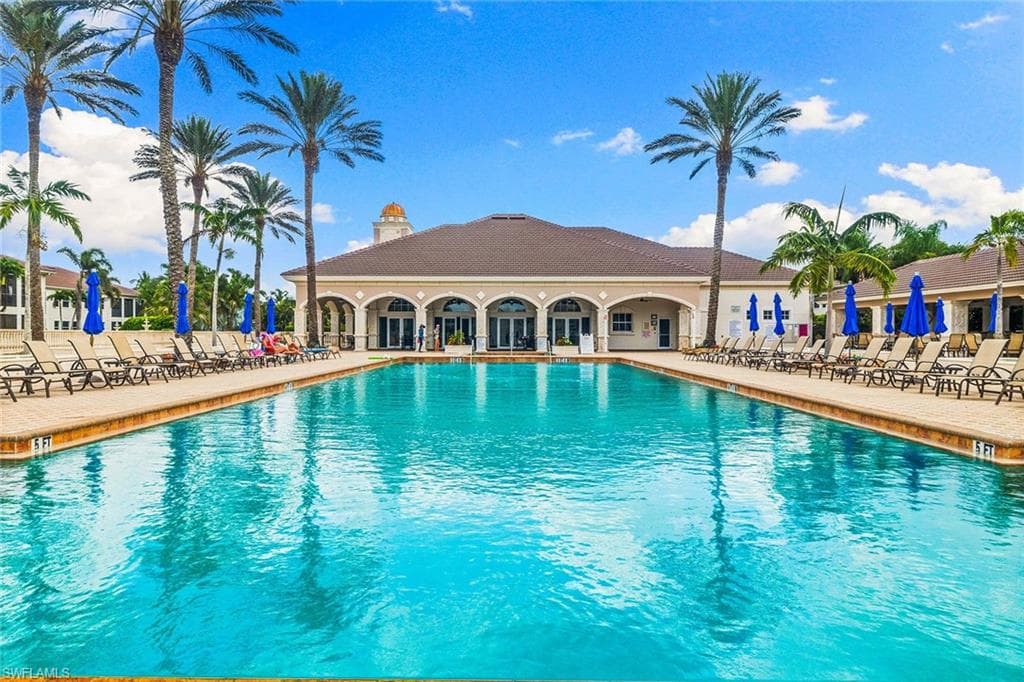 583 Avellino Isles CIR # 202, NAPLES FL 34119-31