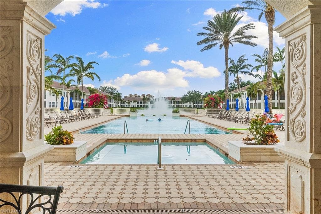 583 Avellino Isles CIR # 202, NAPLES FL 34119-29