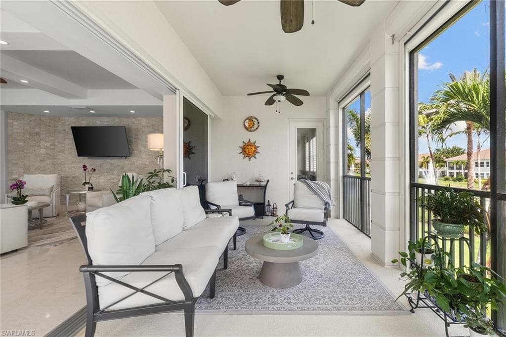 583 Avellino Isles CIR # 202, NAPLES FL 34119-9