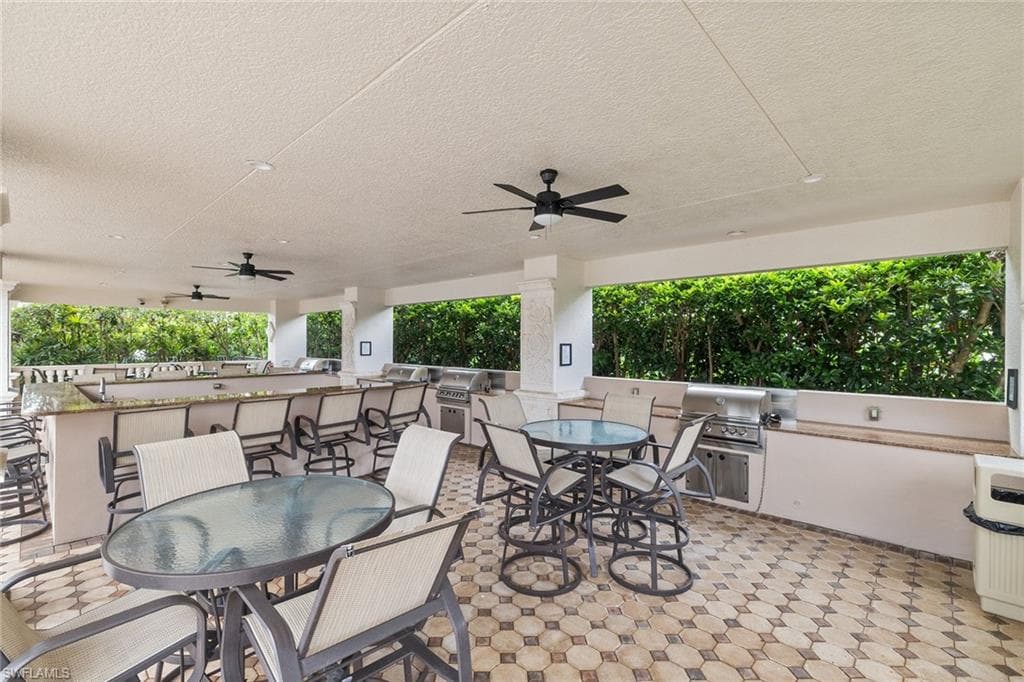 583 Avellino Isles CIR # 202, NAPLES FL 34119-30