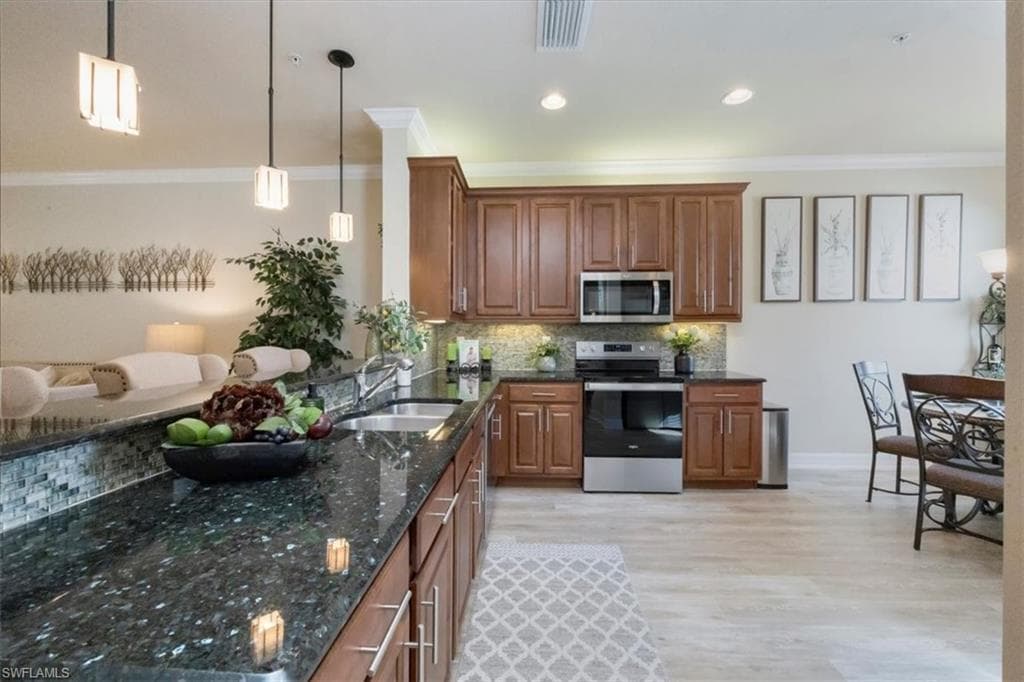 6502 Monterey PT # 202, NAPLES FL 34105-11