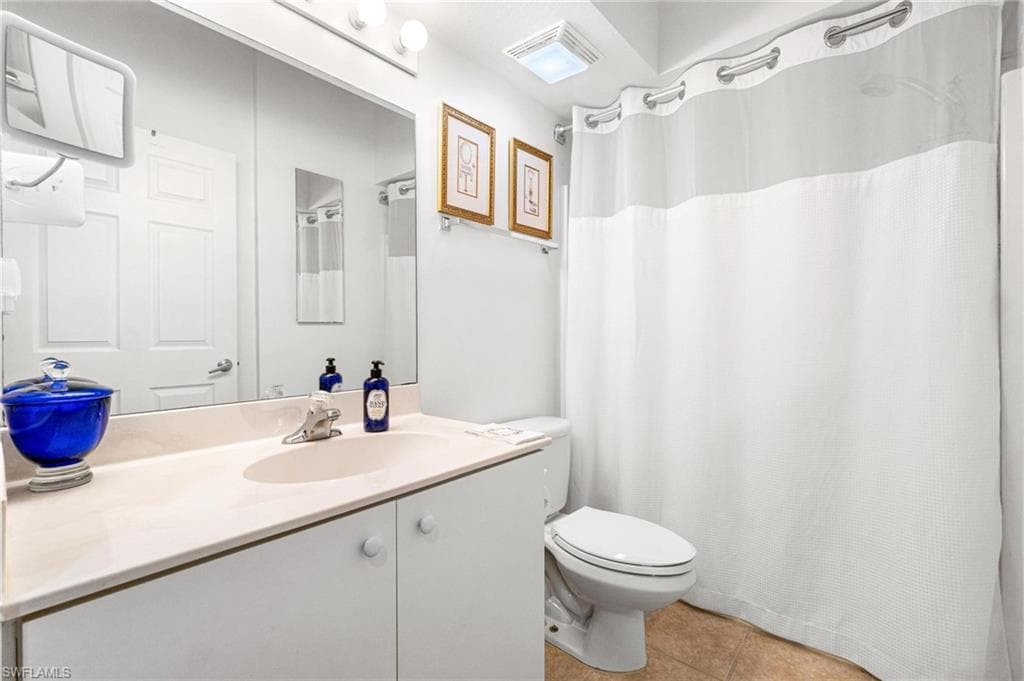 4945 Cougar CT S # 202, NAPLES FL 34109-22