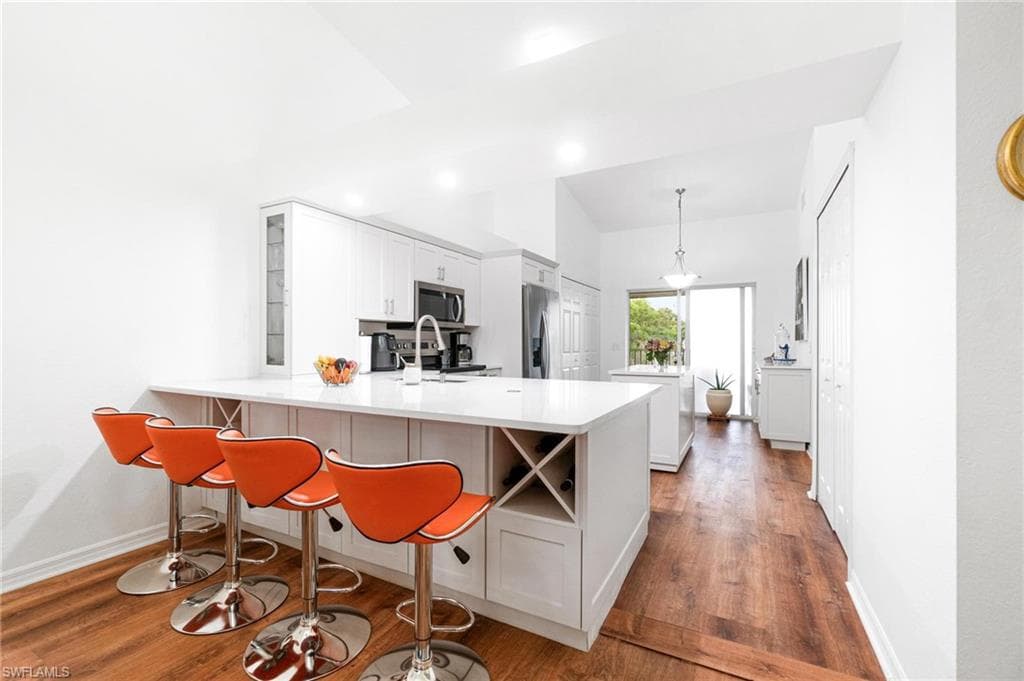 4945 Cougar CT S # 202, NAPLES FL 34109-2