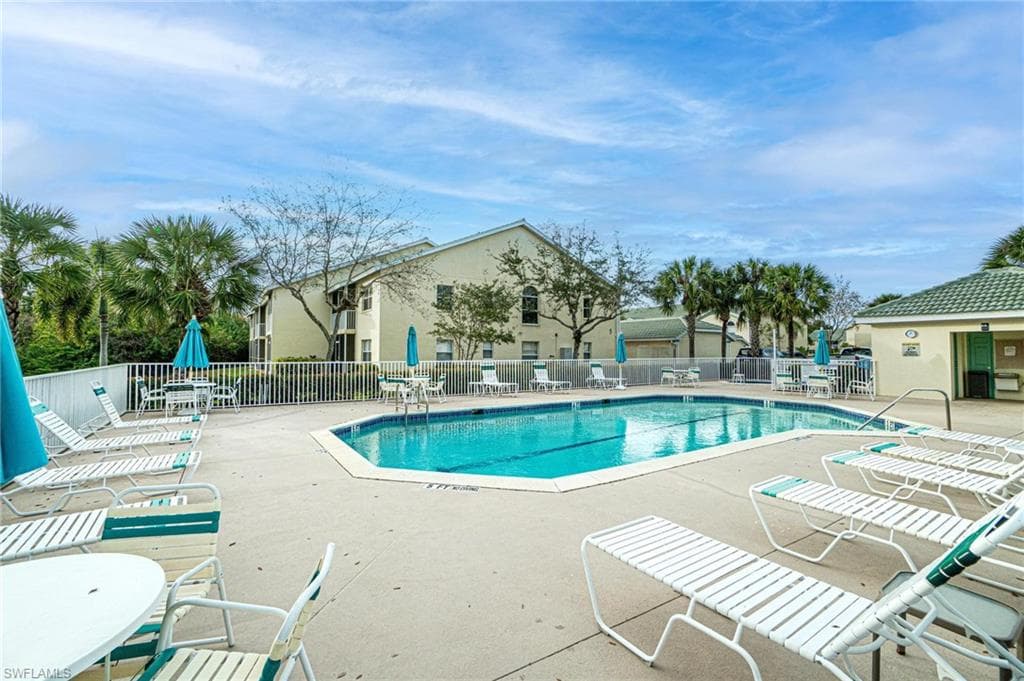 4945 Cougar CT S # 202, NAPLES FL 34109-35