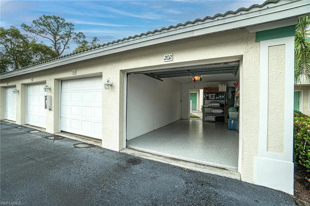 4945 Cougar CT S # 202, NAPLES FL 34109-31