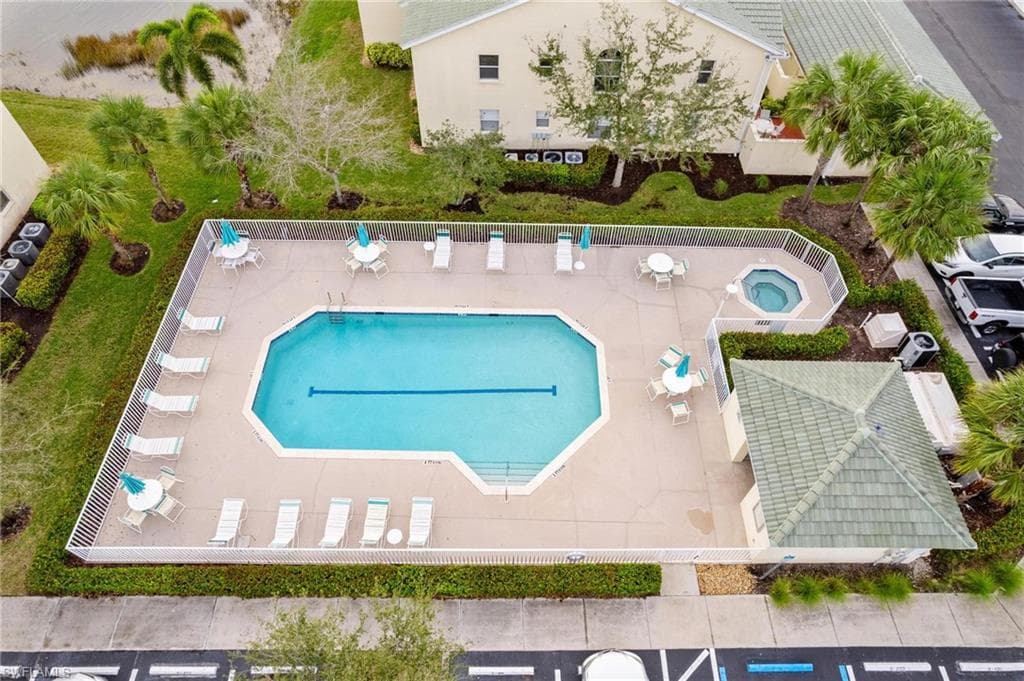 4945 Cougar CT S # 202, NAPLES FL 34109-37