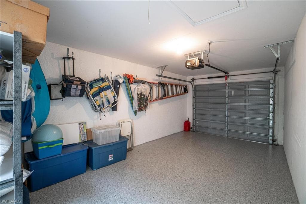 4945 Cougar CT S # 202, NAPLES FL 34109-32