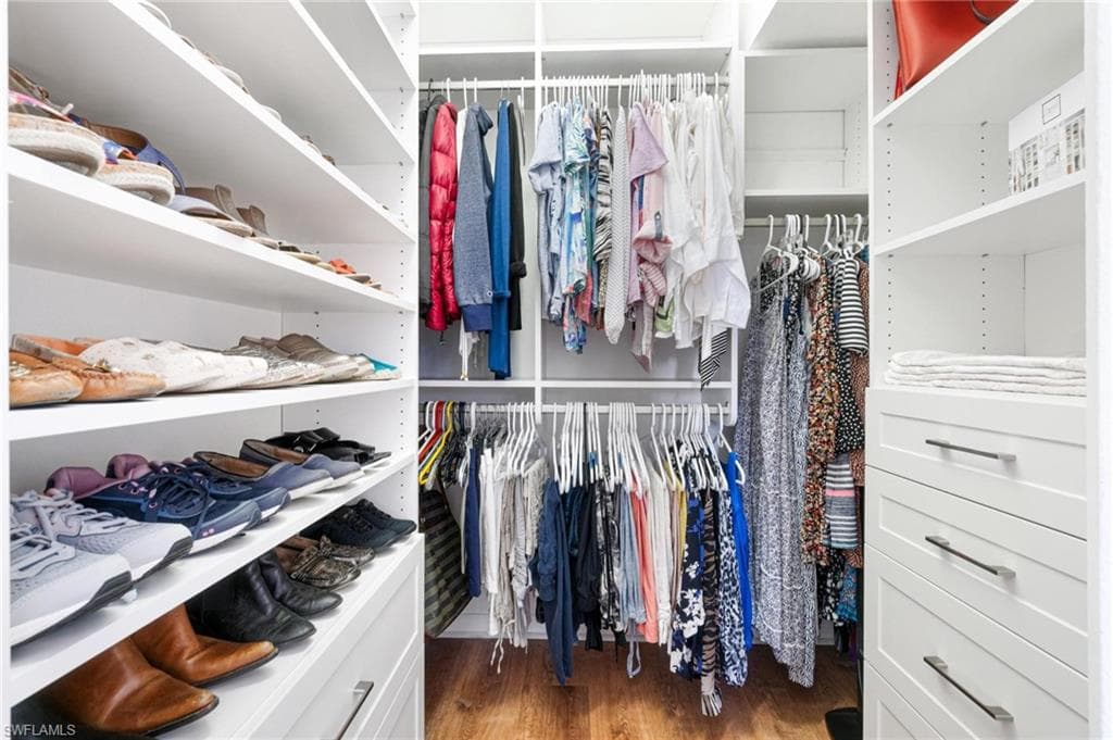 4945 Cougar CT S # 202, NAPLES FL 34109-17