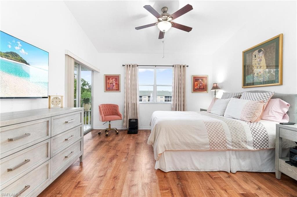 4945 Cougar CT S # 202, NAPLES FL 34109-14