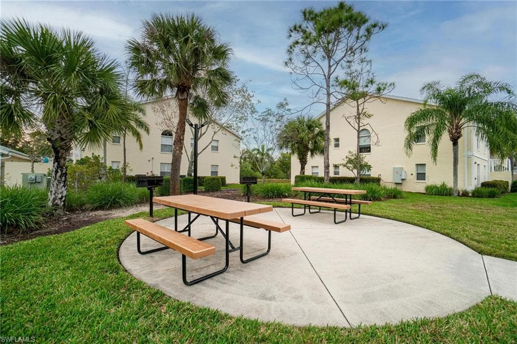 4945 Cougar CT S # 202, NAPLES FL 34109-39