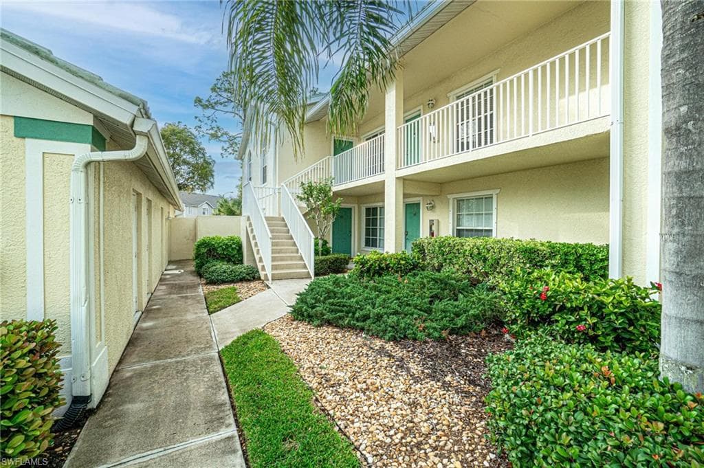 4945 Cougar CT S # 202, NAPLES FL 34109-28