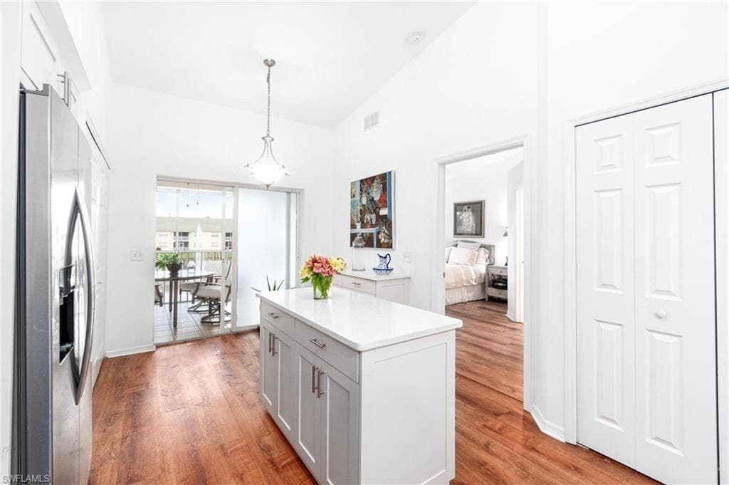 4945 Cougar CT S # 202, NAPLES FL 34109-7