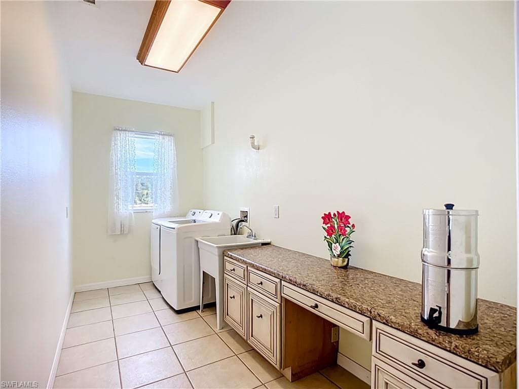 4353 Hidden River RD, SARASOTA FL 34240-33