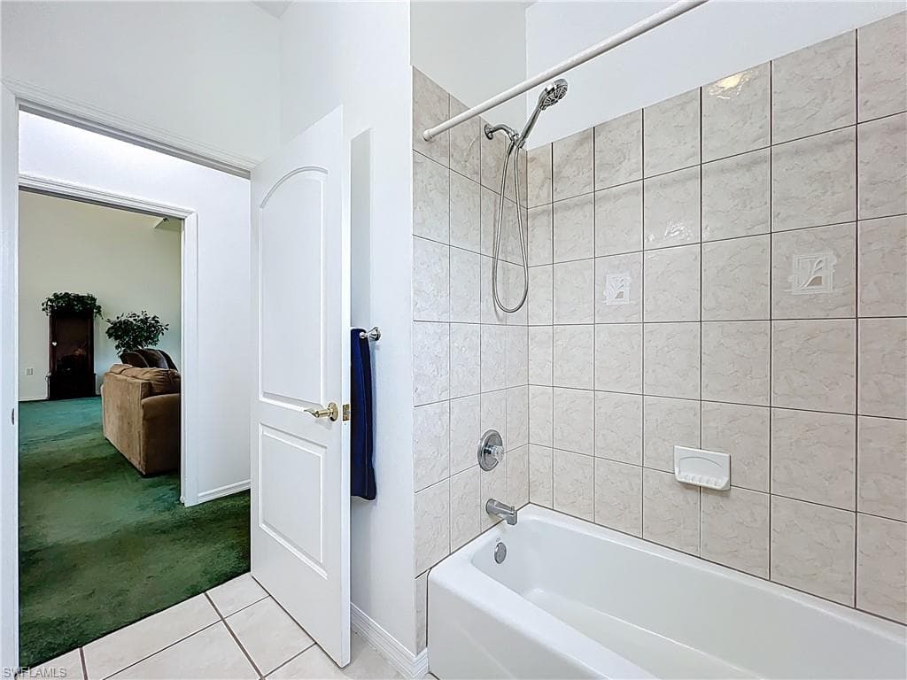 4353 Hidden River RD, SARASOTA FL 34240-32