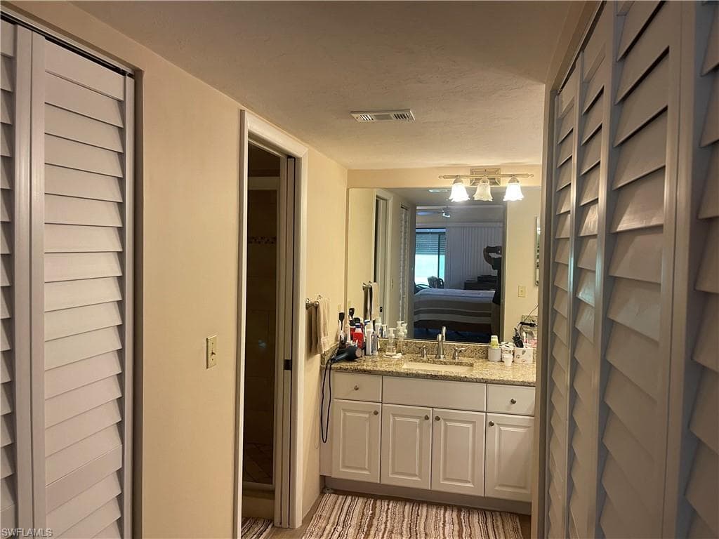 5770 Trailwinds DR # 211, FORT MYERS FL 33907-21