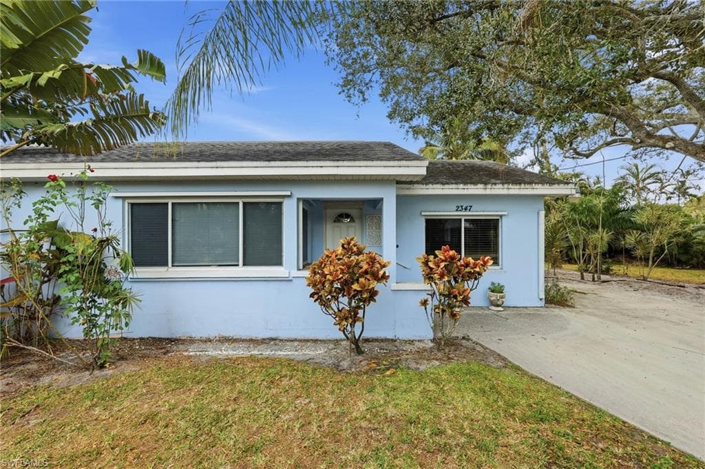 2347 Harbor RD, NAPLES FL 34104-3