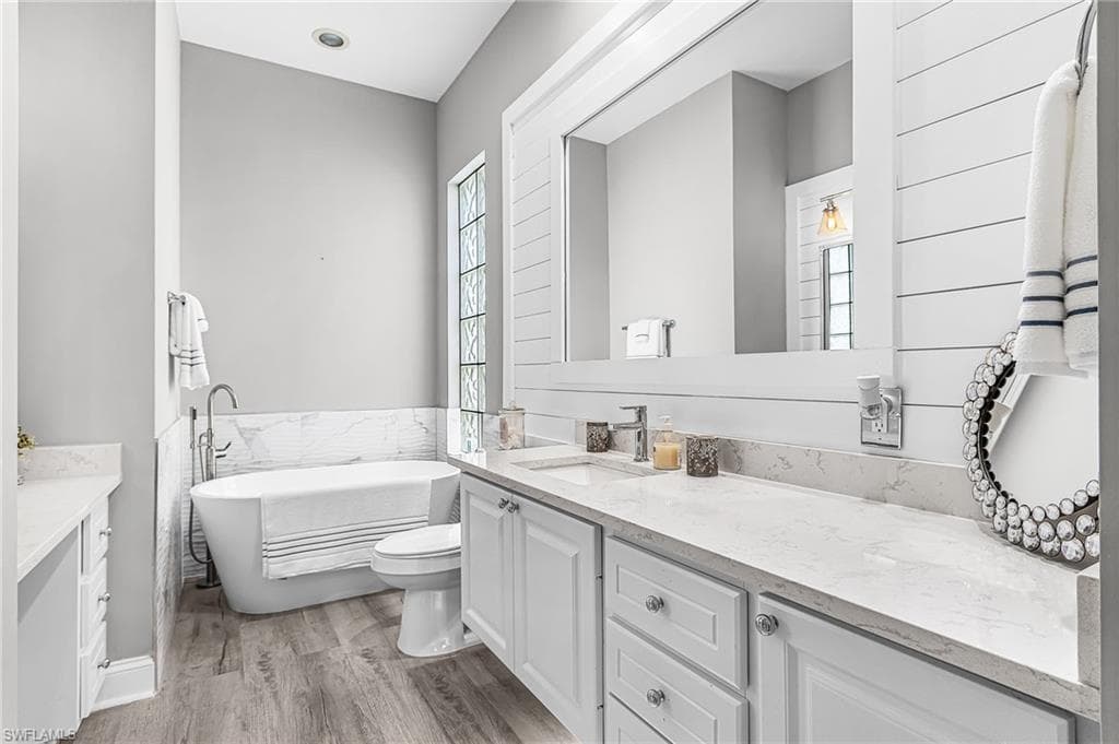 7549 Garibaldi CT, NAPLES FL 34114-19