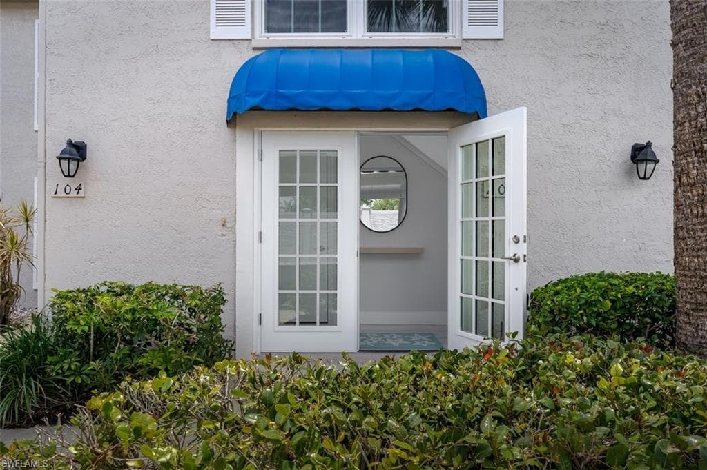 834 Gulf Pavilion DR # 204, NAPLES FL 34108-1