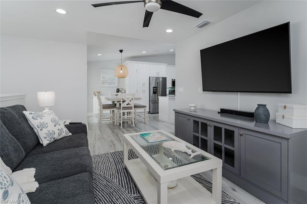 834 Gulf Pavilion DR # 204, NAPLES FL 34108-12