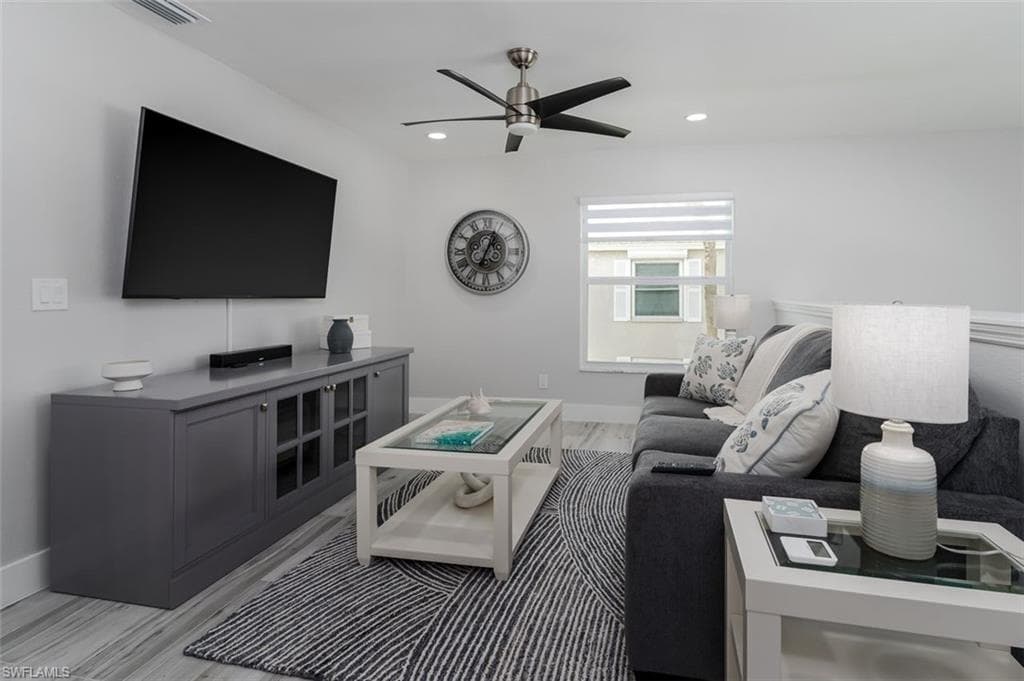 834 Gulf Pavilion DR # 204, NAPLES FL 34108-11