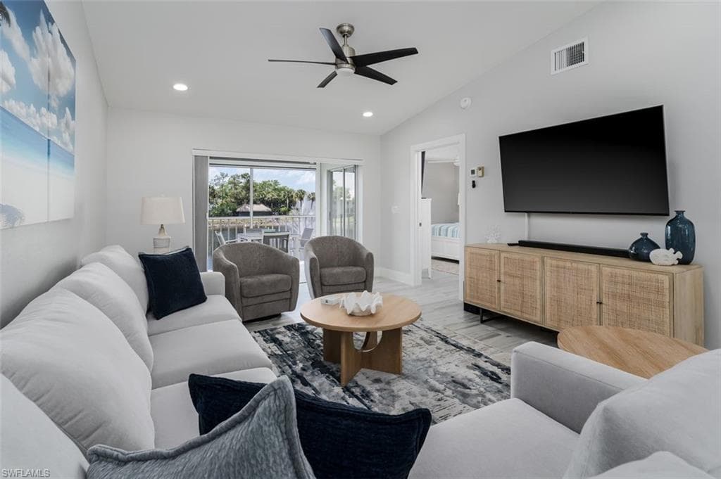 834 Gulf Pavilion DR # 204, NAPLES FL 34108-9