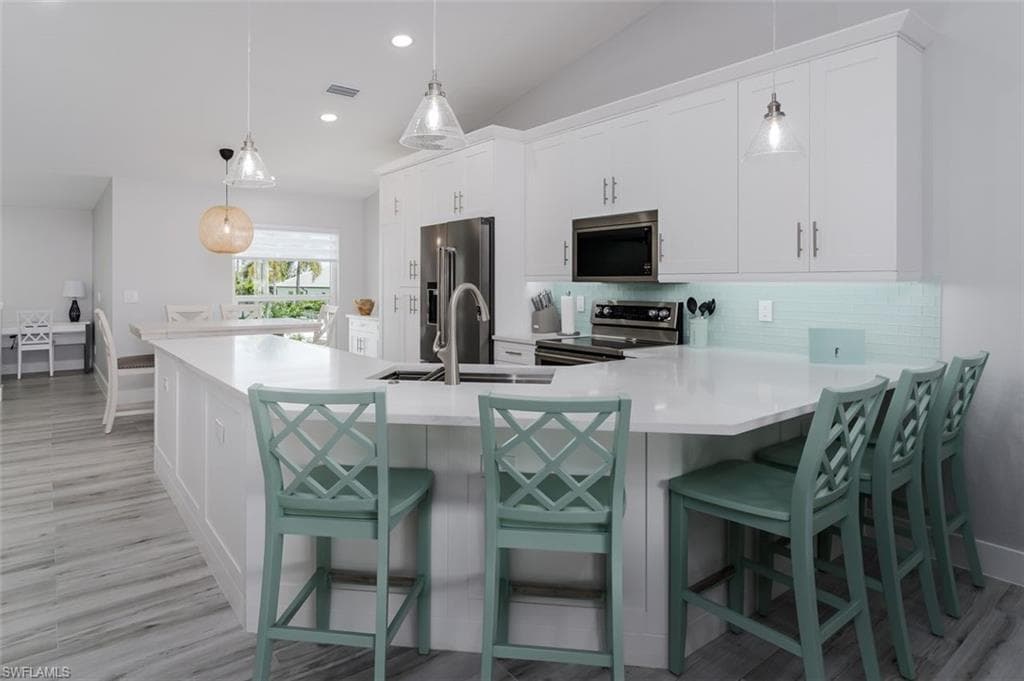 834 Gulf Pavilion DR # 204, NAPLES FL 34108-13