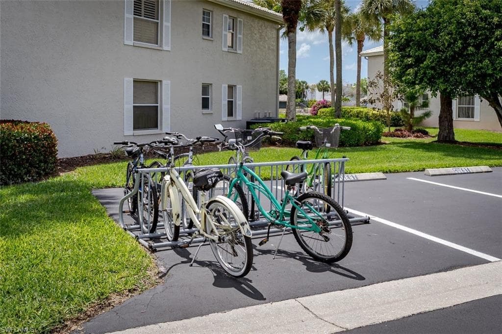 834 Gulf Pavilion DR # 204, NAPLES FL 34108-30