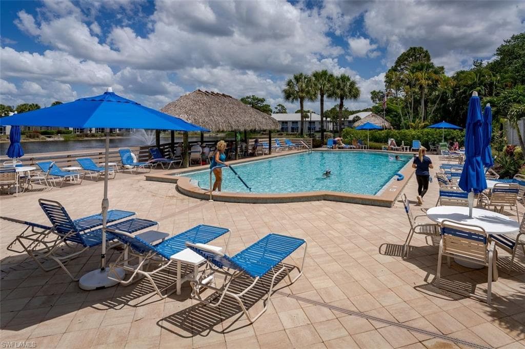 834 Gulf Pavilion DR # 204, NAPLES FL 34108-28