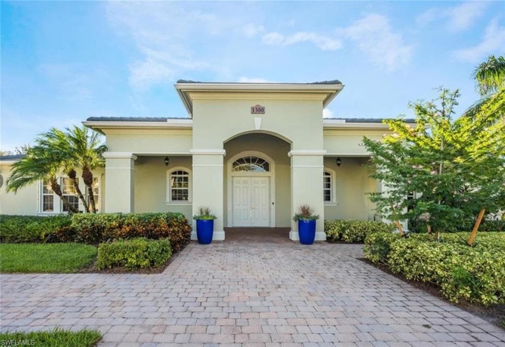 1400 Mariposa CIR # 103, NAPLES FL 34105-21