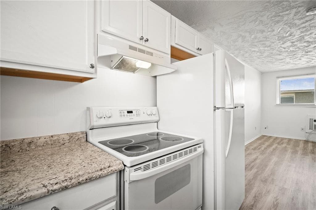 3215 Jeffcott ST, FORT MYERS FL 33916-15