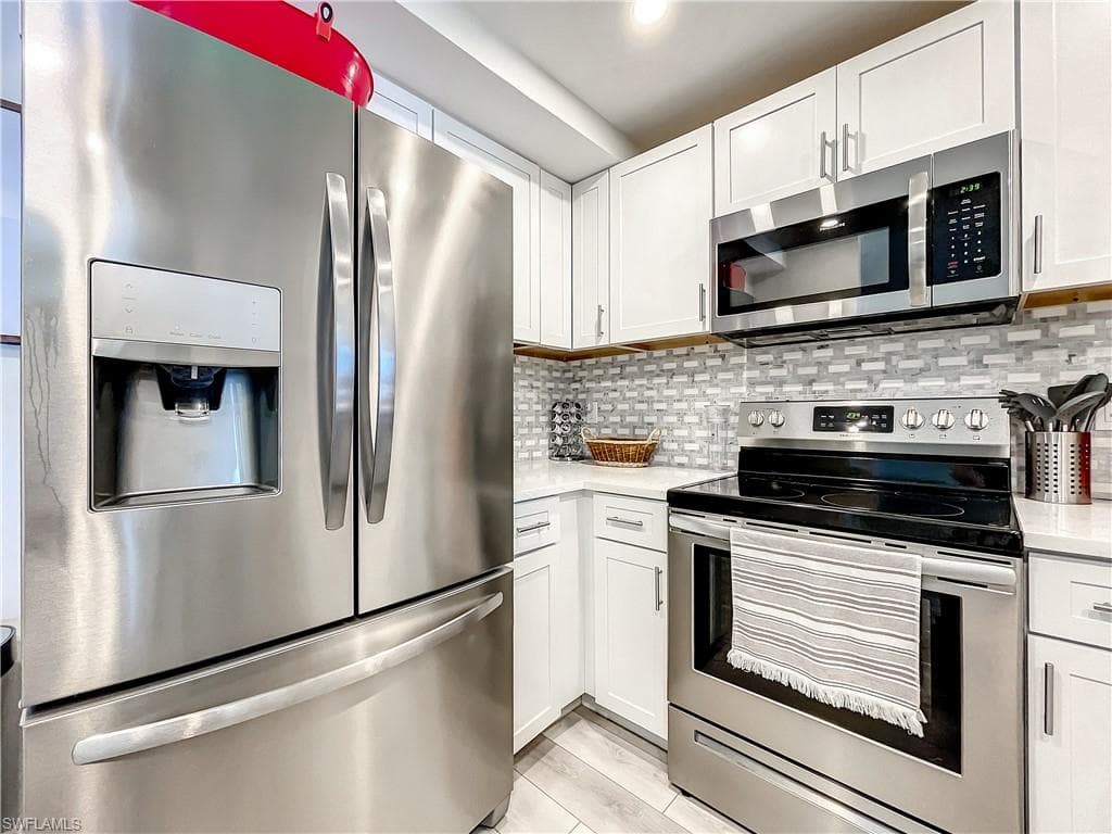 380 Seaview CT # 11709, MARCO ISLAND FL 34145-4