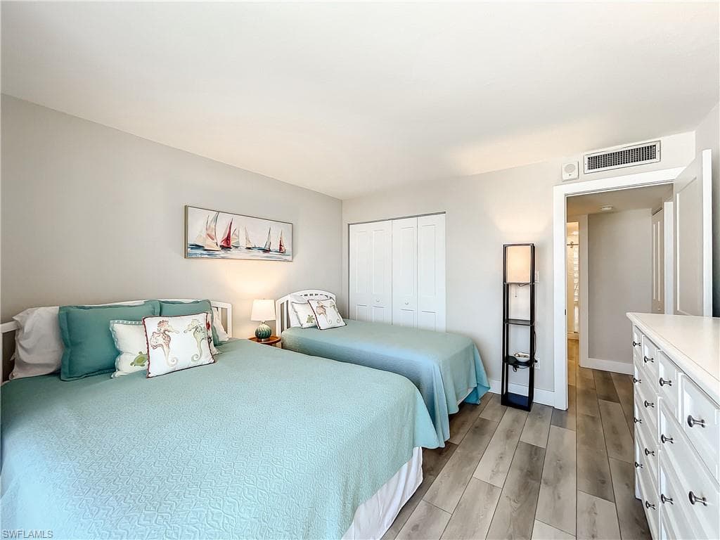 380 Seaview CT # 11709, MARCO ISLAND FL 34145-13