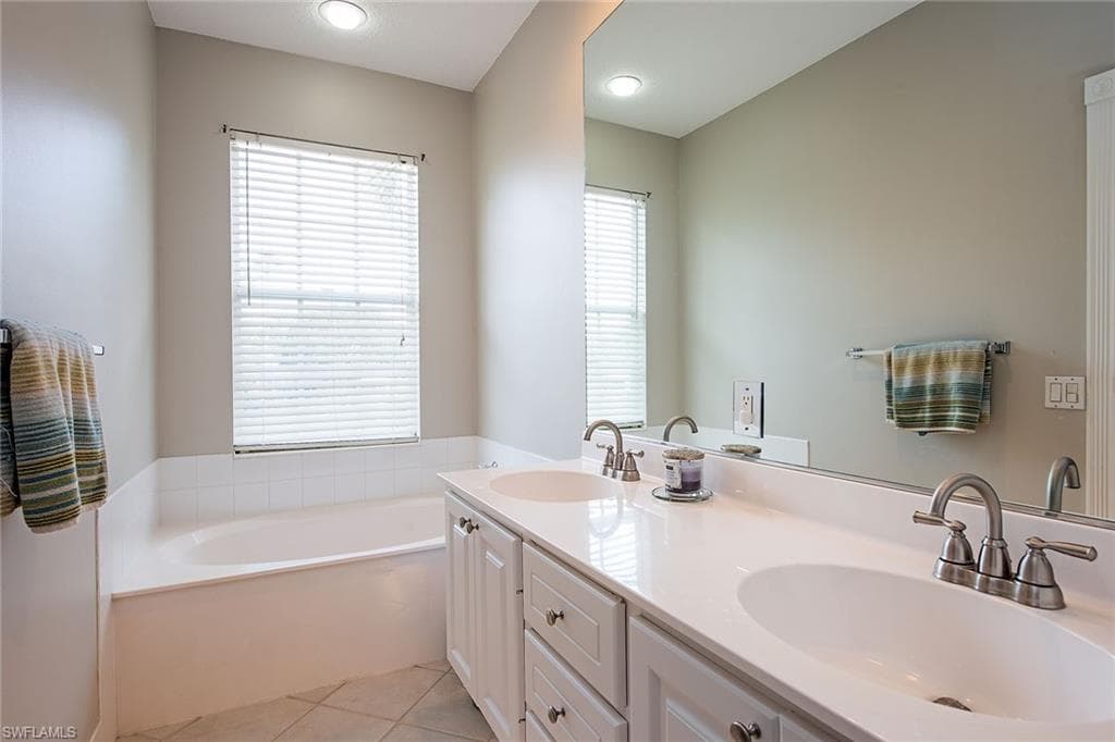 5697 Cove CIR # 42, NAPLES FL 34119-8