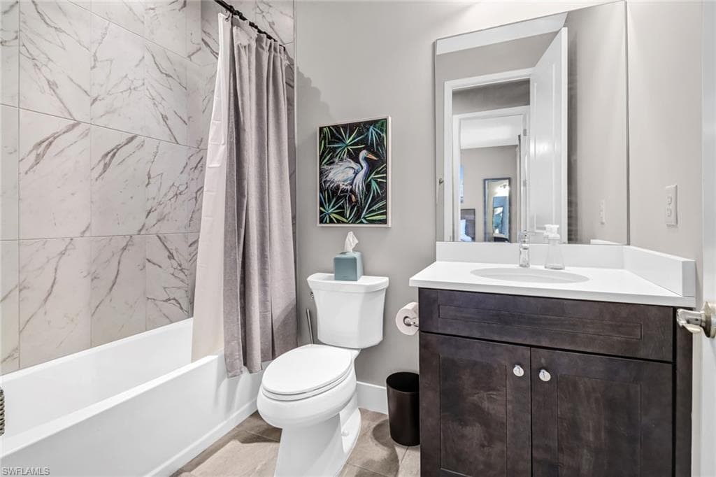 13082 Pembroke DR, NAPLES FL 34105-23