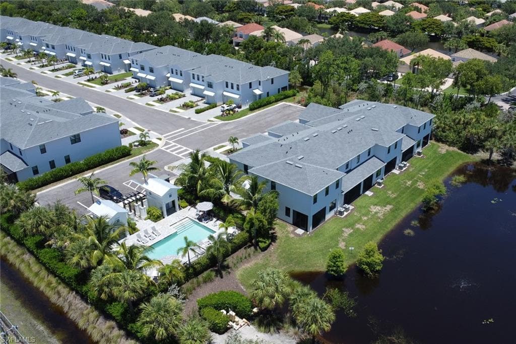 13082 Pembroke DR, NAPLES FL 34105-44