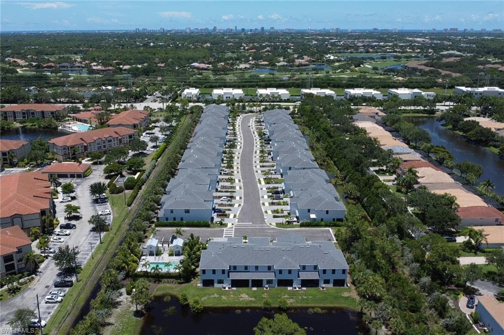 13082 Pembroke DR, NAPLES FL 34105-38