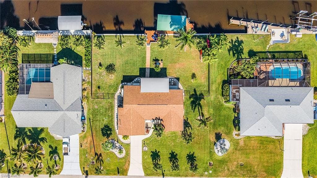 425 Pinecrest CT, CAPE CORAL FL 33904-35